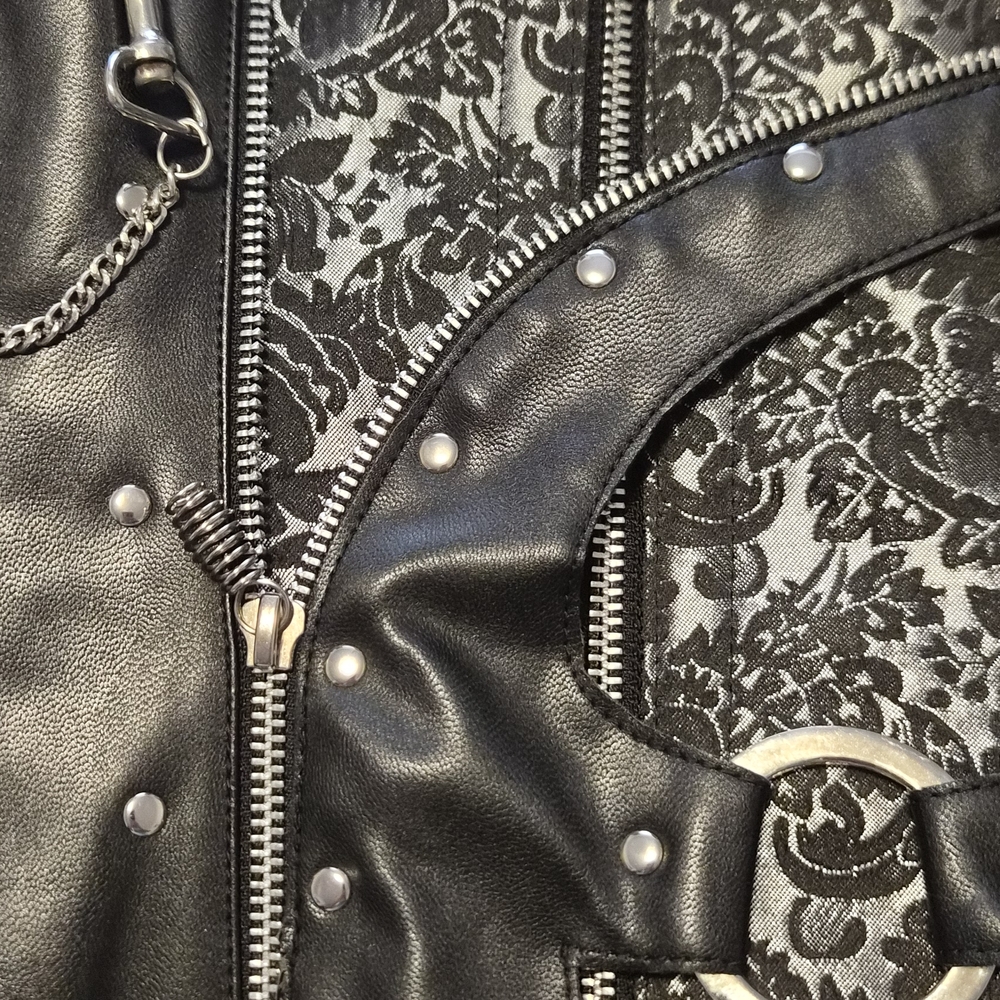 Steampunk Underbust Corest 24" In Black And Silver - Picture 4 of 6